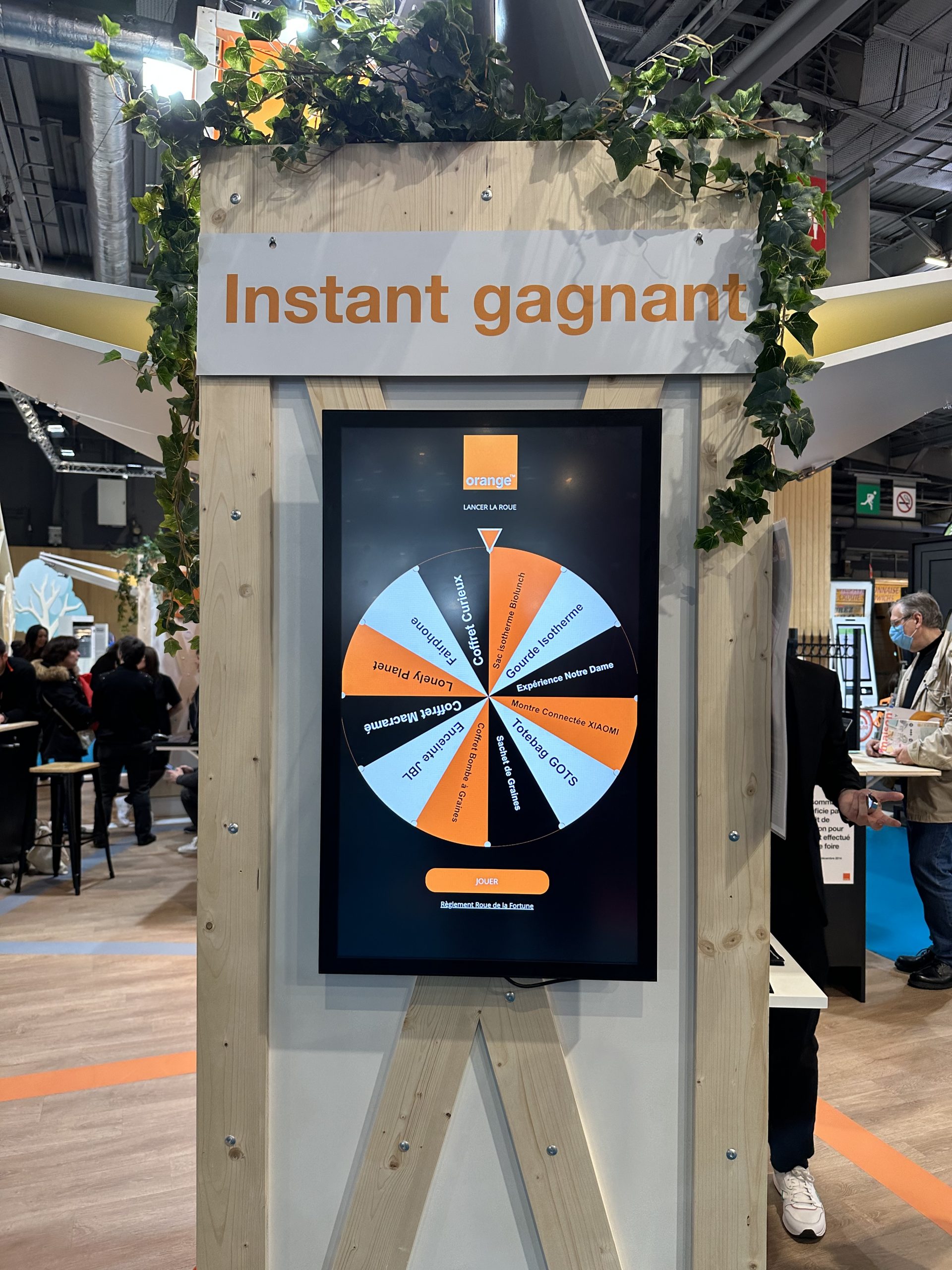 Une Roue de la Chance à la Foire de Paris 2023 What the fun