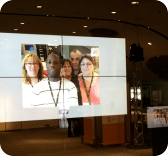 Diffusion des selfies sur un écran géant